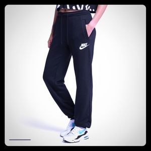 Nike Sportswear Relaxed Fleece Pants-NWT